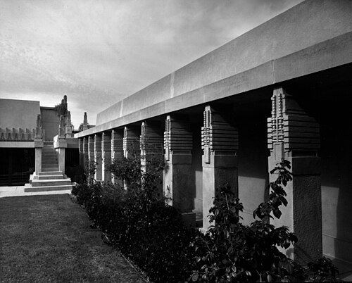 How deeply to explore for Los Angeles: Exterior view of the Hollyhock House, Los Angeles, 1921 (shulman 1997 JS 217 ISLA)