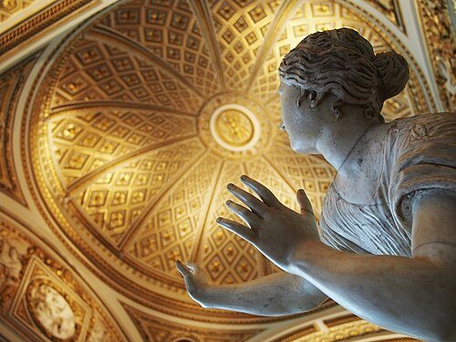 How deeply to explore for Florence: Uffizi Gallery Daughter of Niobe bent by terror