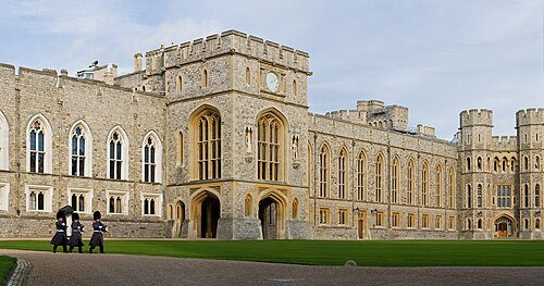 How to pace the visit for London: Windsor Castle Upper Ward Quadrangle 2 Nov 2006