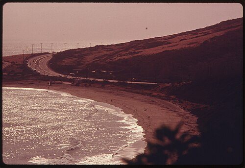 How to pace the visit for Los Angeles: U.S. ^1 NEAR THE PACIFIC OCEAN NORTH OF MALIBU, CALIFORNIA, ON THE NORTHWESTERN EDGE OF LOS ANGELES COUNTY NARA 557529