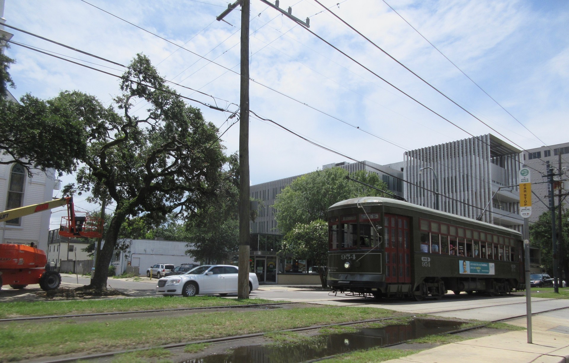 A St. Charles streetcar linking central New Orleans with its residential neighborhoods
