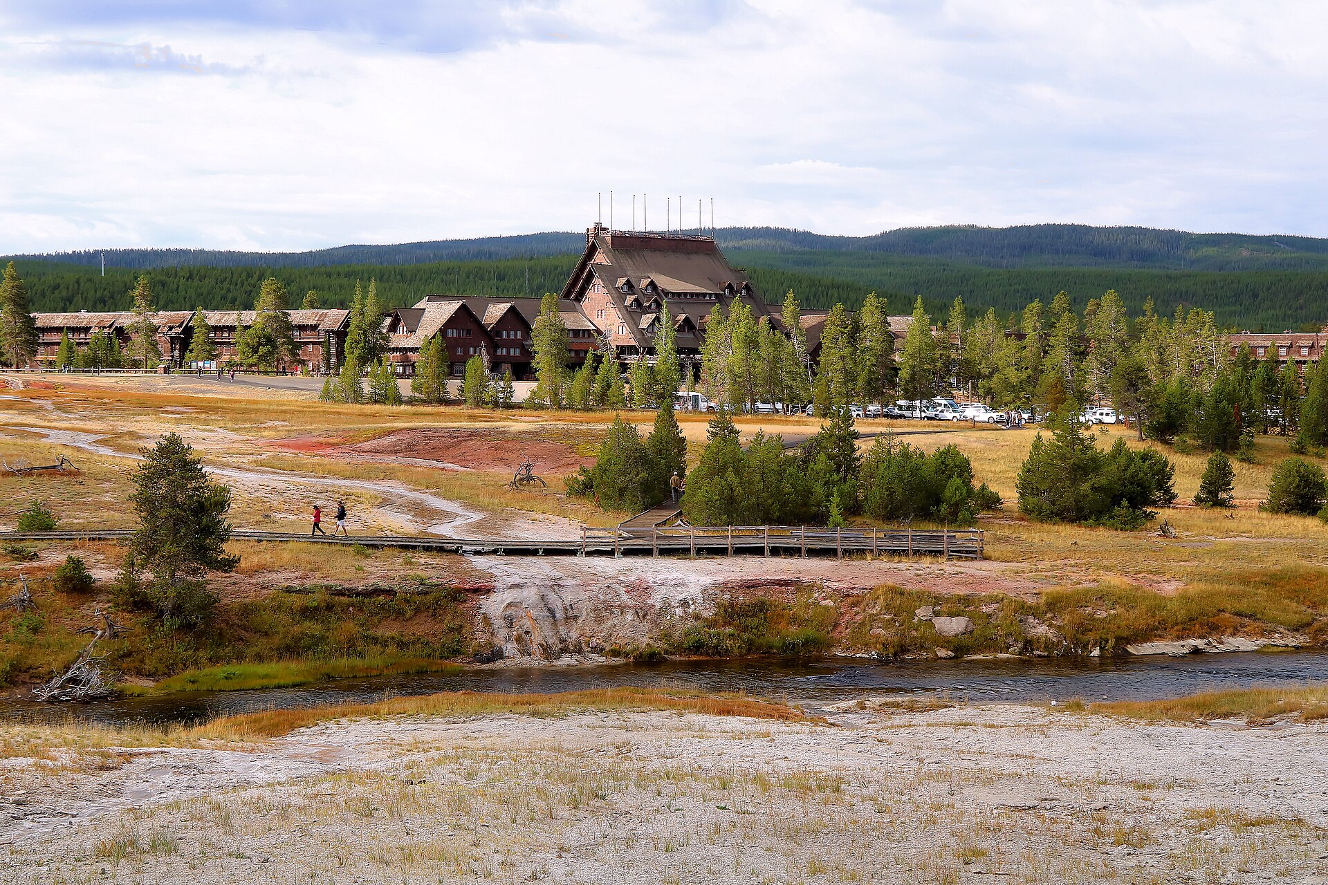Historic Old Faithful Inn beneath a clear Yellowstone sky
