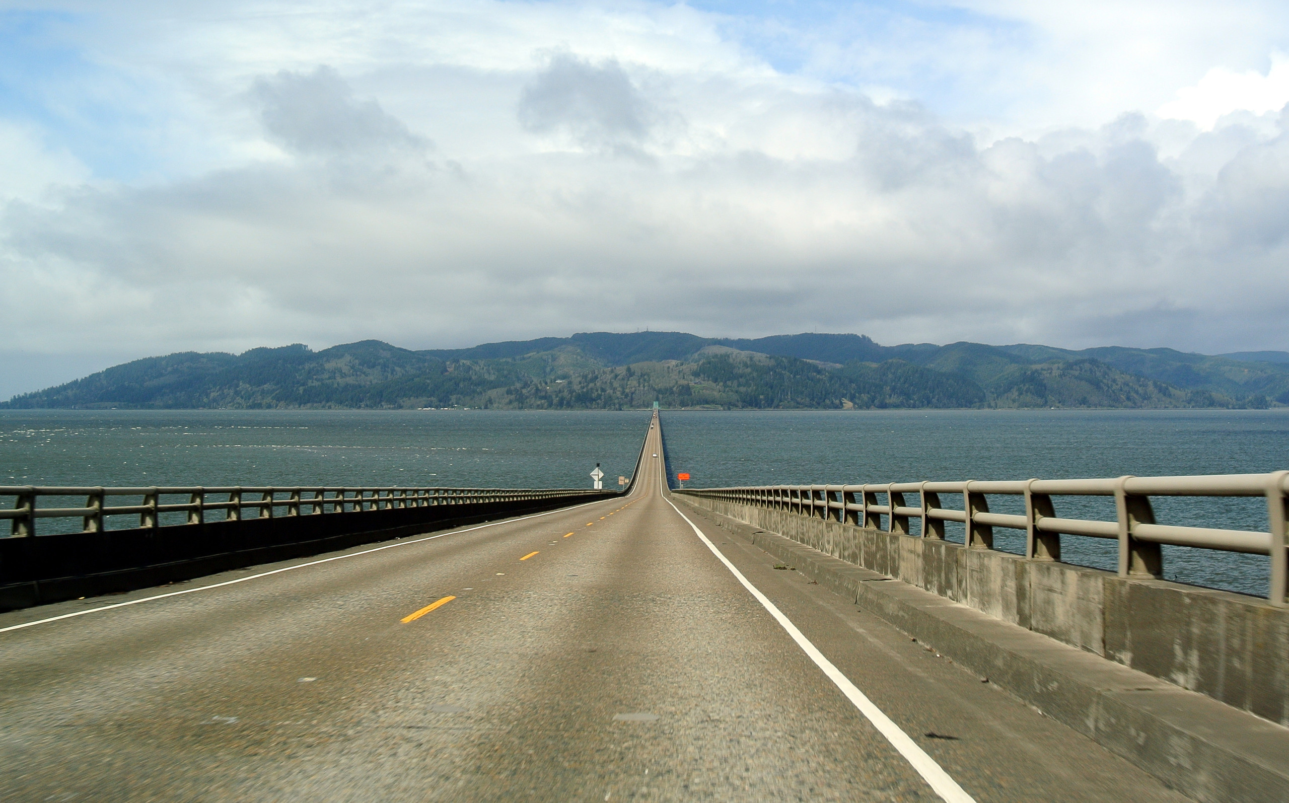 The Astoria-Megler Bridge crossing the Columbia River between Oregon and Washington