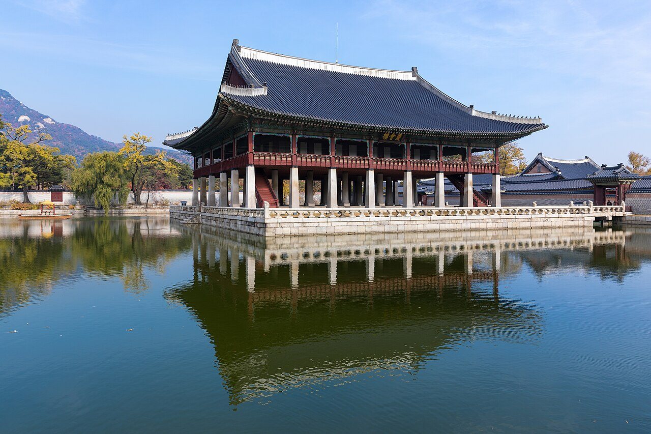 Royal palaces: Gyeonghoeru (Royal Banquet Hall) at Gyeongbokgung Palace, Seoul