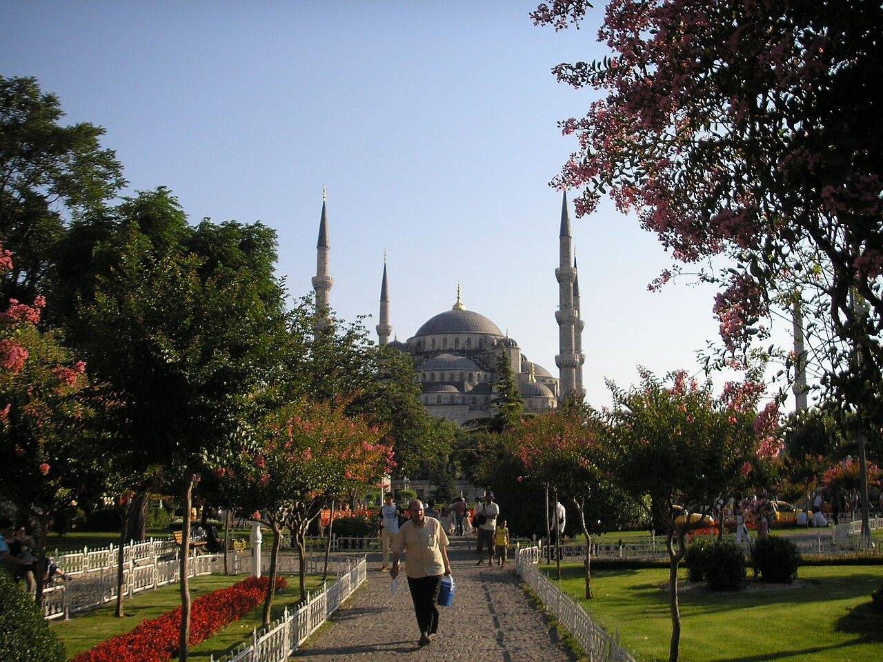 Historic peninsula: Blue mosque exterior Istanbul 2007 003