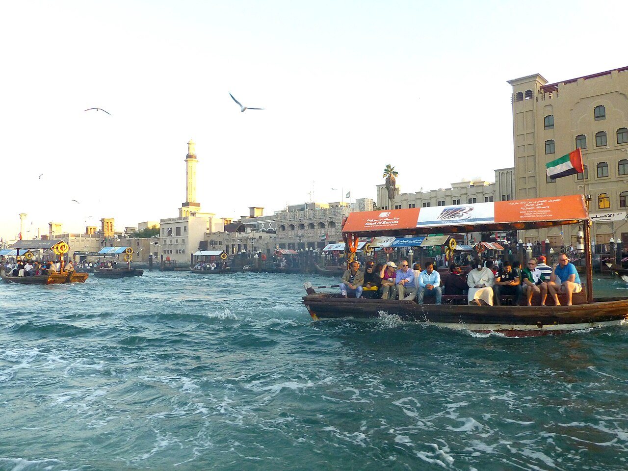 Old Dubai & the Creek: Dubai Traditional boats Abra on the Dubai Creek القوارب التقليدية العبرة على خور دبي panoramio (4)