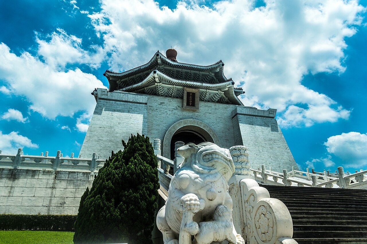 Museums & memorials: Chiang Kai shek memorial hall