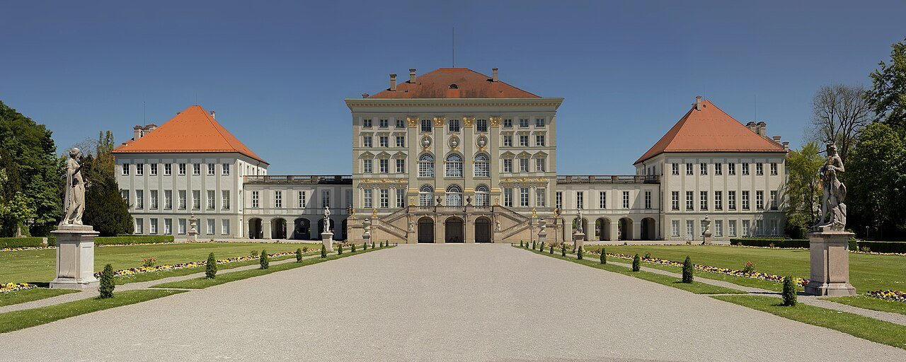 Palaces & neighborhoods: Image Schloss Nymphenburg Munich CC