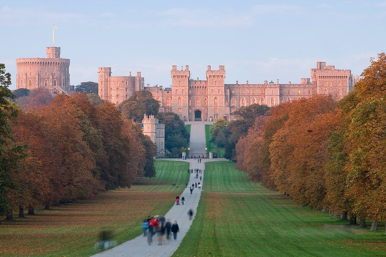 Windsor or Hampton Court: Windsor Castle at Sunset Nov 2006