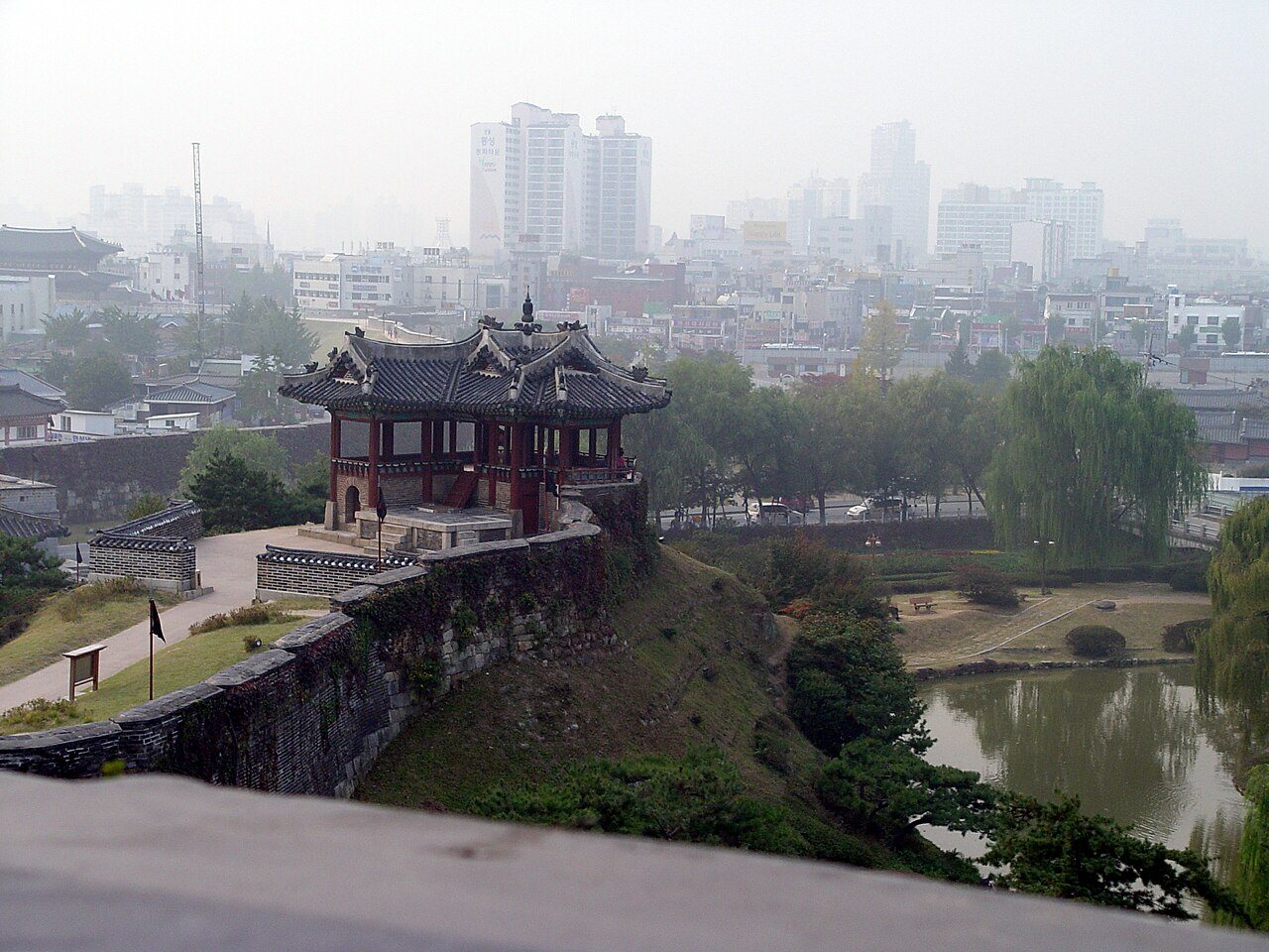 DMZ or Suwon: Banghwasuryujeong Hwaseong Fortress Daytime 2008 10 17