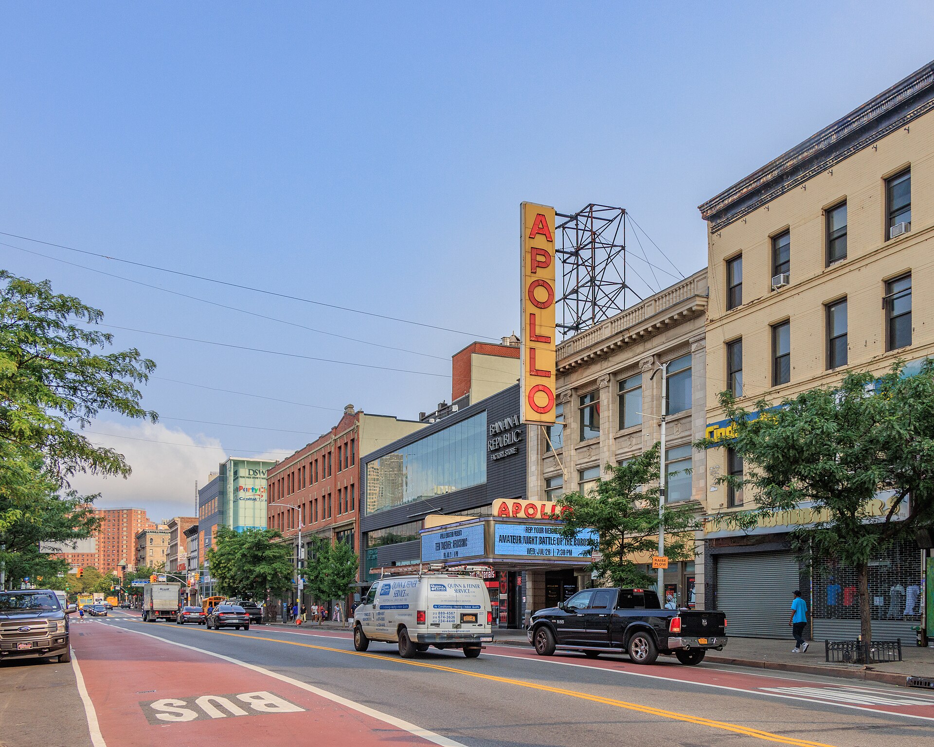 The Apollo Theater and the wider 125th Street streetscape in Harlem