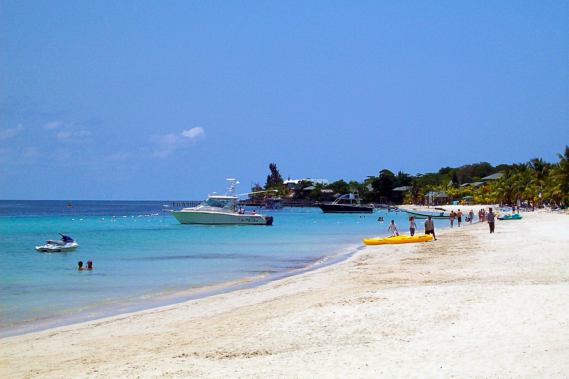 Clear Caribbean water and a palm-lined beach at West Bay, Roatán, Honduras
