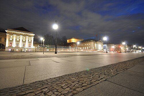Essential city highlights for Berlin: Lascar Unter den Linden avenue