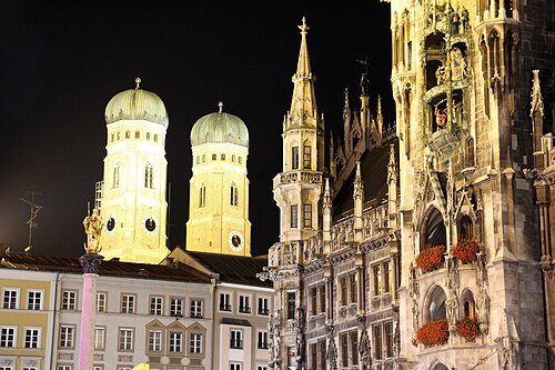 Essential city highlights for Munich: München Marienplatz