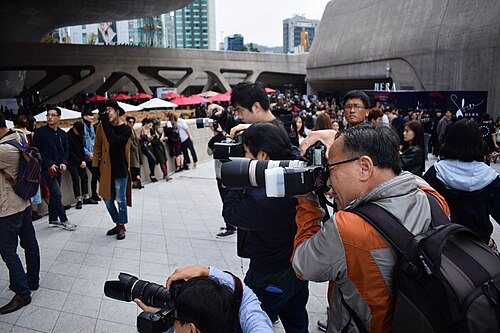 Neighborhood and culture for Seoul: DongDaemun Design Plaza (동대문디자인플라자 (DDP)), Seoul, South Korea (Unsplash aNSniQXO424)