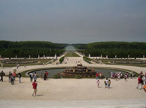A broader city stay for Paris: Palace of Versailles Gardens 7