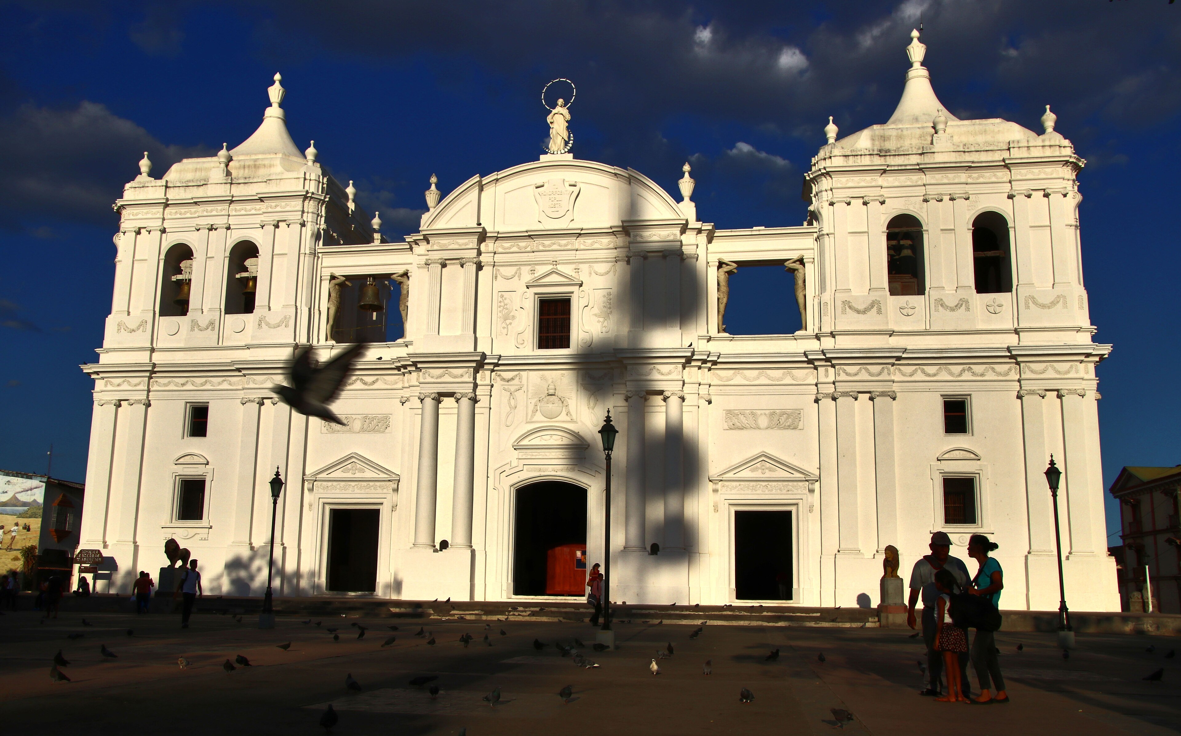 White cathedral architecture and city life in León, Nicaragua