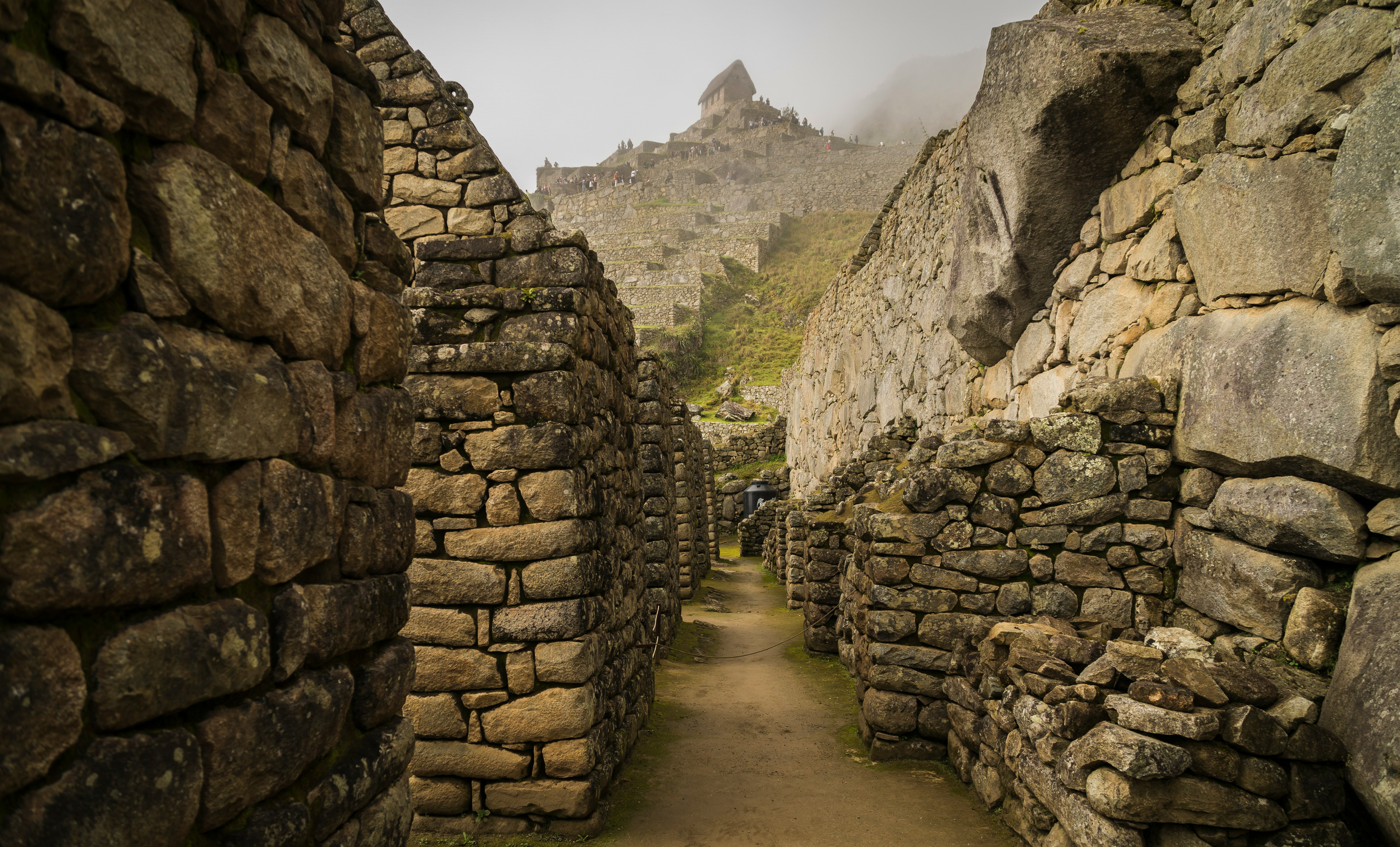 Inca stone passage leading toward Machu Picchu in Peru — Peru: Cusco and Inca history