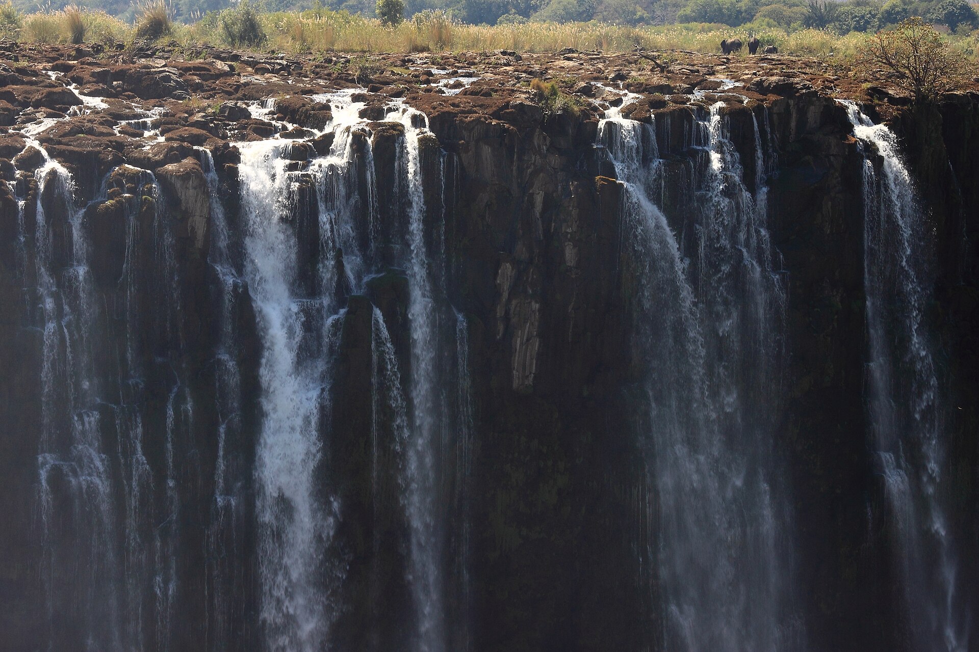 The Zimbabwe-side cataract of Victoria Falls dropping across a broad basalt ledge